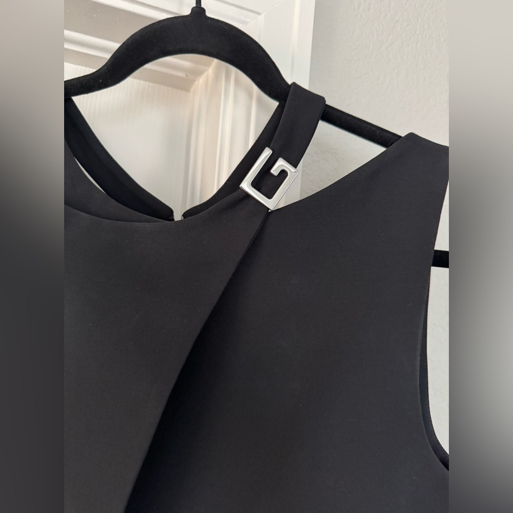 Gucci long dress in back. Size 44